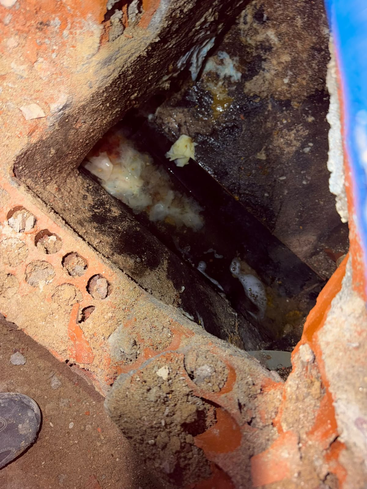 Bajante de plomo roto con filtraciones - diagnóstico en comunidad Madrid Sur
